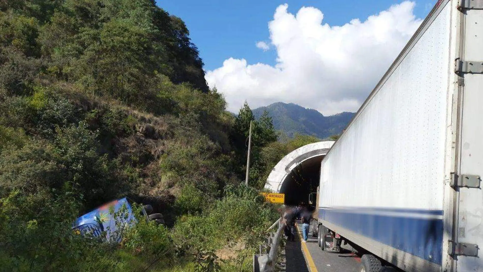 vuelca autobús